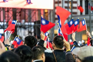 台湾2026九合一：45天里的三场博弈——郑丽文访中、美参议员催军