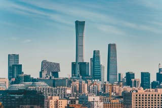 小飞机撞上北京中国尊，官方尚未通报事故原因
